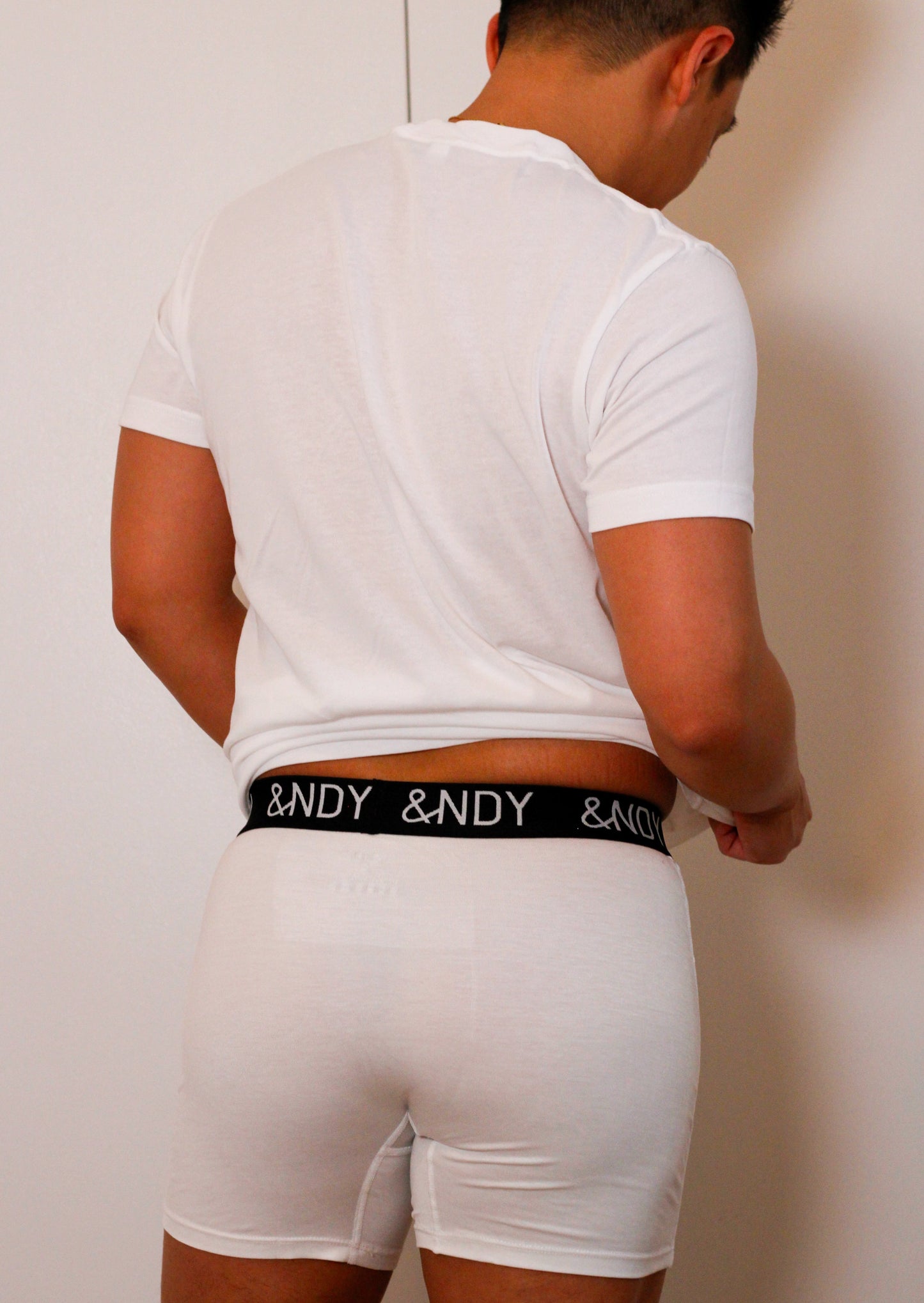 Man wearing Andy boxer briefs.